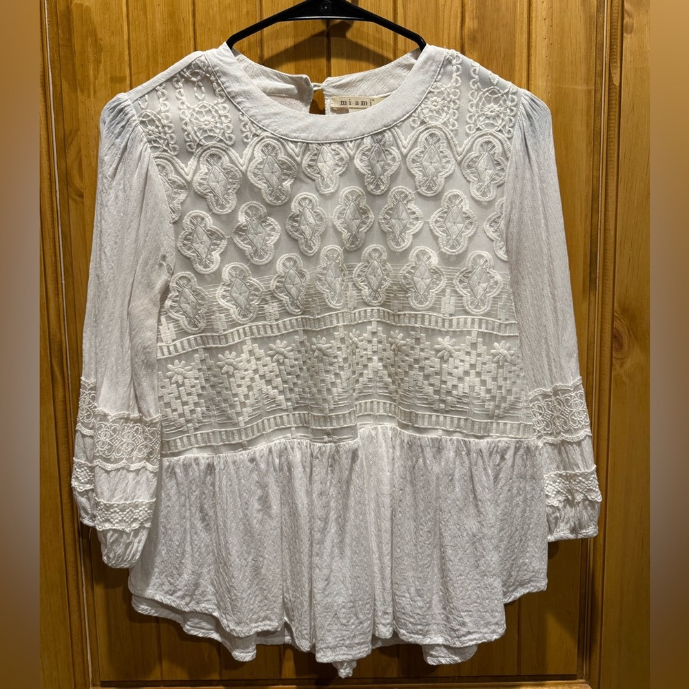 Francesca’s Collections White Textured Women's Blouse